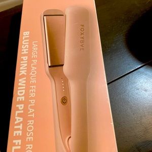 FOXYBAE Blush Pink Wide Plate Flat Iron NWT